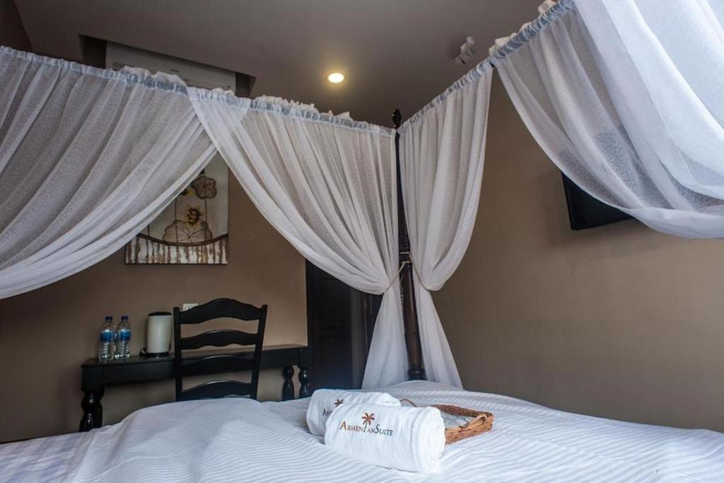Armenian Suite Hotel George Town Exteriör bild