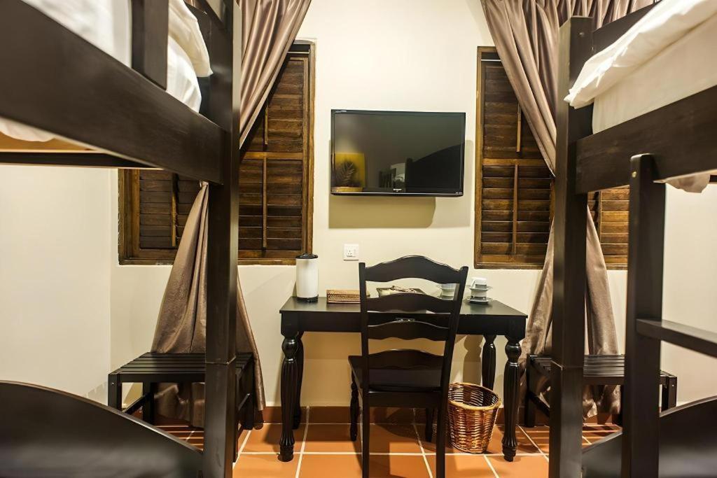 Armenian Suite Hotel George Town Exteriör bild