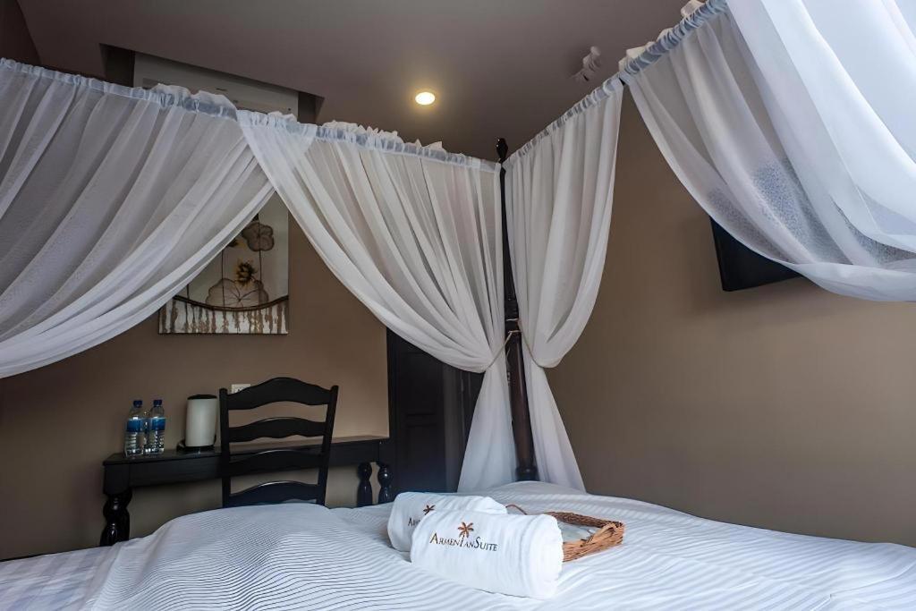 Armenian Suite Hotel George Town Exteriör bild